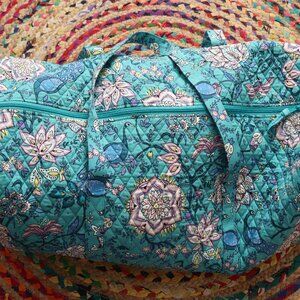 Vera Bradley Large Overnight Bag Cushioned Cloth Pre-Owned Excellent Condition